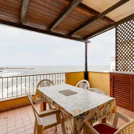 아파트 With Beachfront Terrace And Air Conditioning *