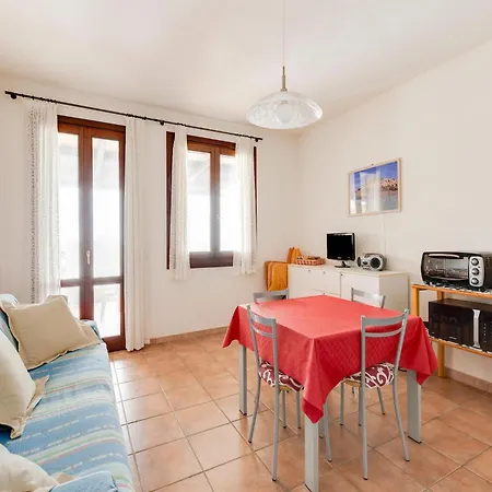 아파트 With Beachfront Terrace And Air Conditioning 카스텔사르도