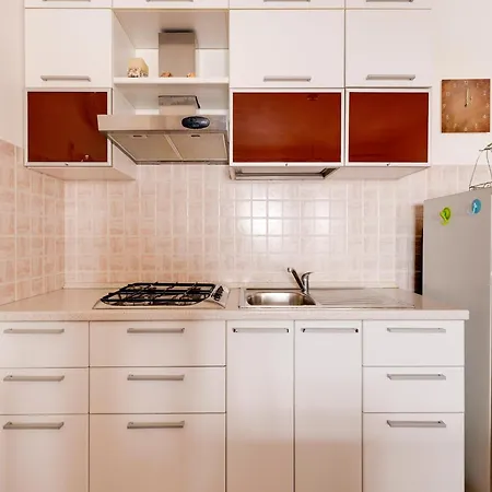With Beachfront Terrace And Air Conditioning 아파트 *
