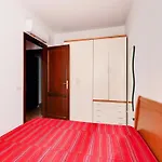 아파트 With Beachfront Terrace And Air Conditioning