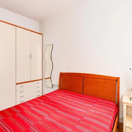 דירה With Beachfront Terrace And Air Conditioning *