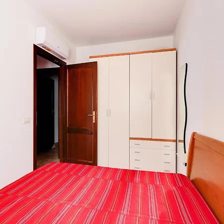 Апартаменты With Beachfront Terrace And Air Conditioning