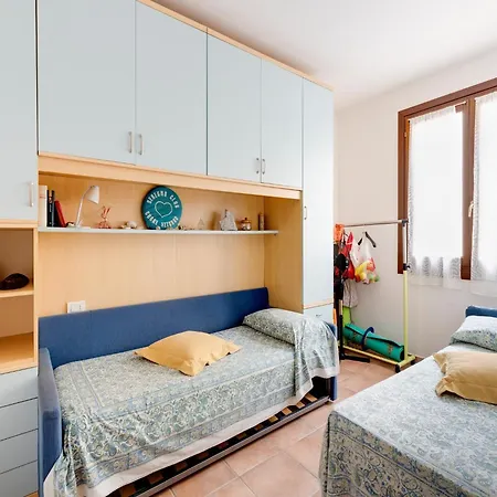 Апартаменты With Beachfront Terrace And Air Conditioning
